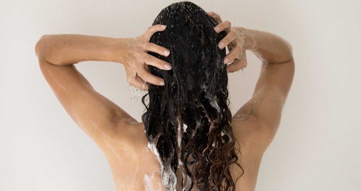 Lave o cabelo oleoso nos dias corretos